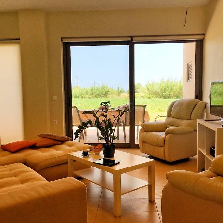 Stellar Beachhouse Gerani  Luaran gambar