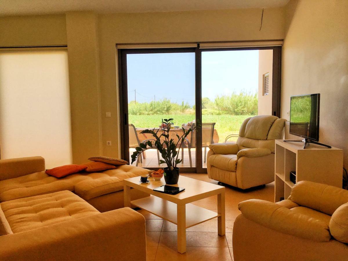 Stellar Beachhouse Gerani  Luaran gambar